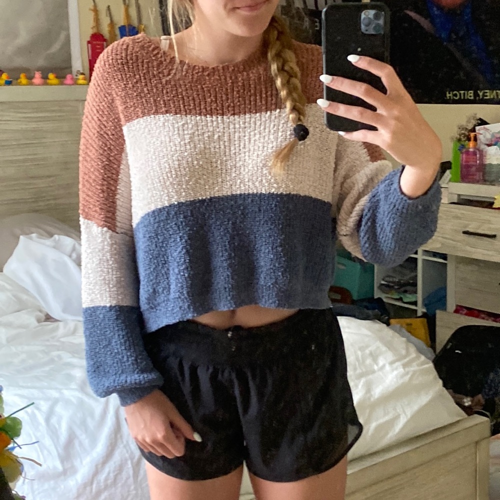 Debut Comfy Cropped Sweater